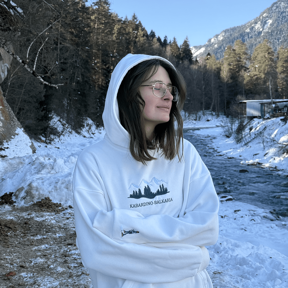 худи с индивидуальным дизайном и фото на рукаве