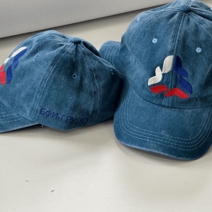 кепки с вышивкой логотипа