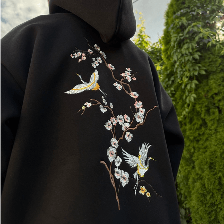 худи с большой вышивкой по индивидуальному дизайну